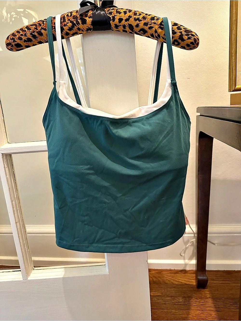 Wilo teal and white tank in Size Large Like New